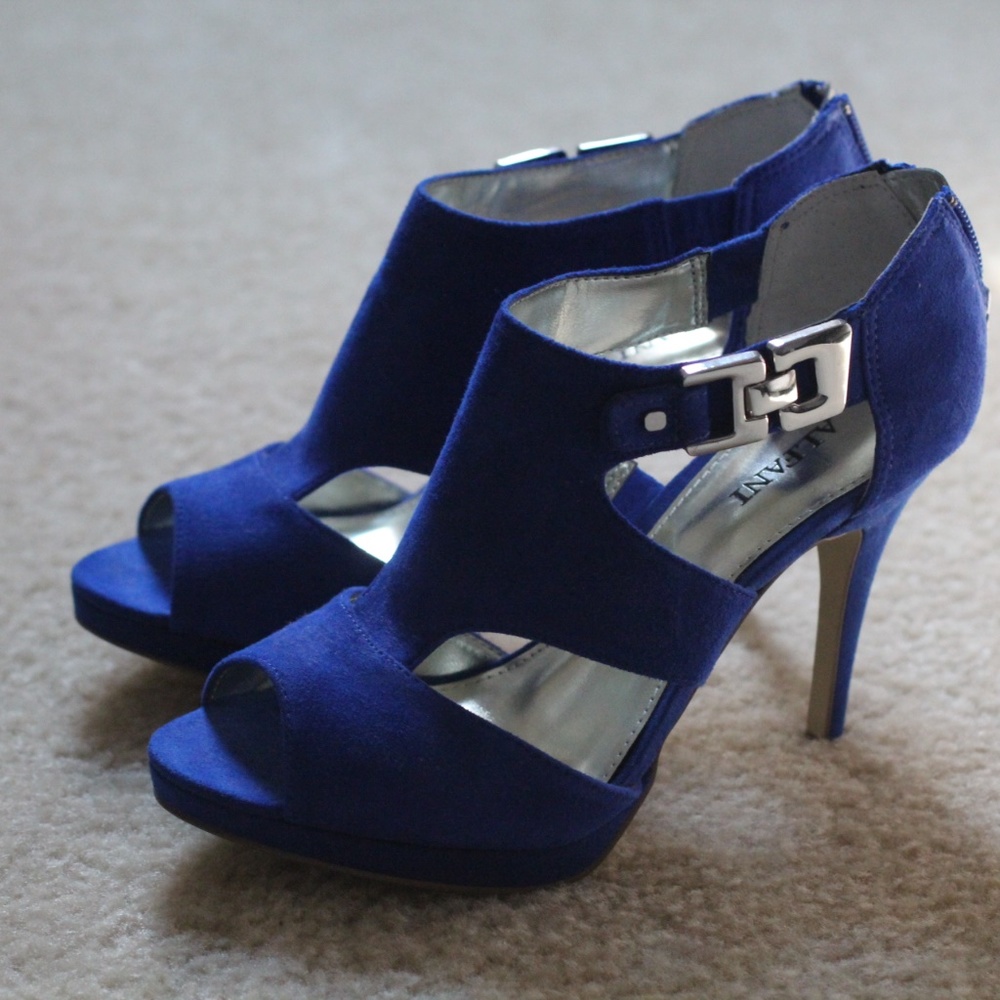 ✨NEW✨ Alfani Akira blue suede shoes, size 6.5